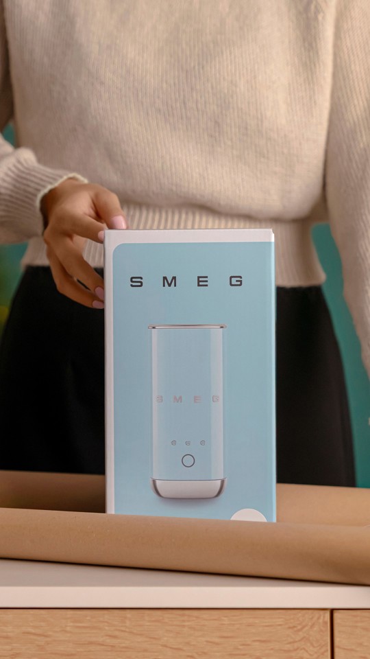 Smeg MFF02WHEU montalatte e scaldalatte Bianco