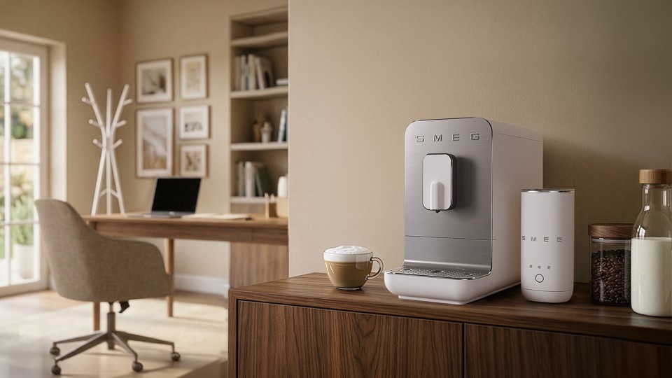 Smeg MFF02WHMEU montalatte e scaldalatte Bianco