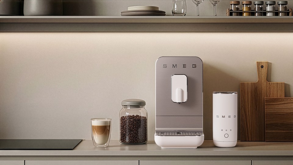 Smeg MFF02WHMEU montalatte e scaldalatte Bianco