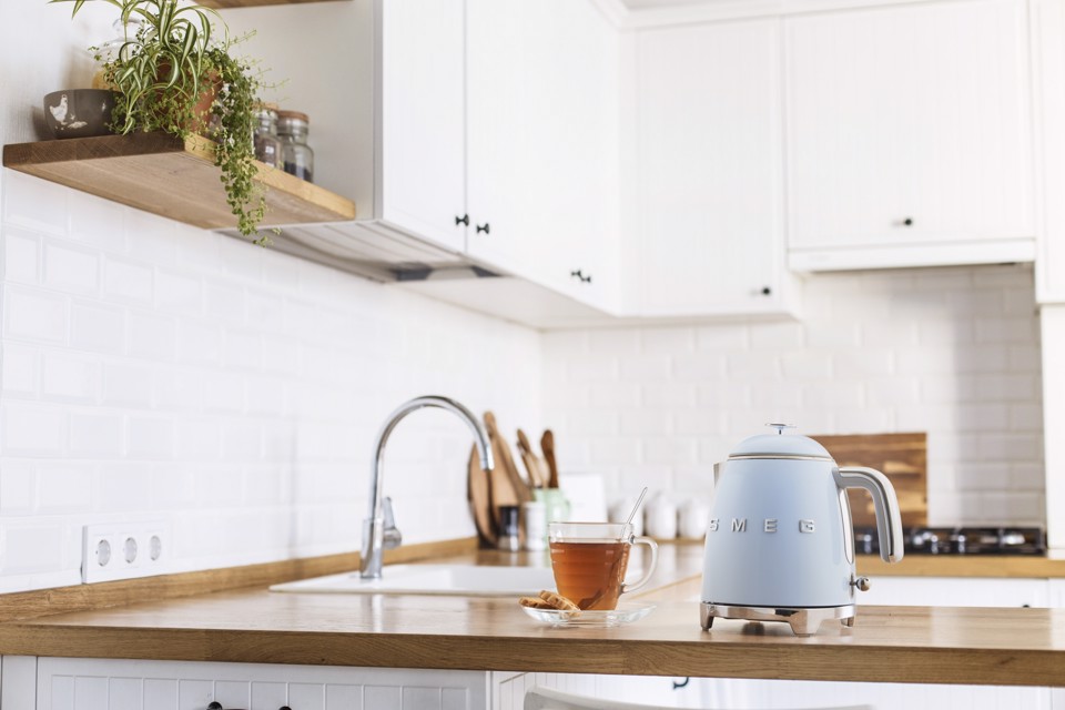 Smeg Mini Bollitore 50's Style – Azzurro LUCIDO – KLF05PBEU