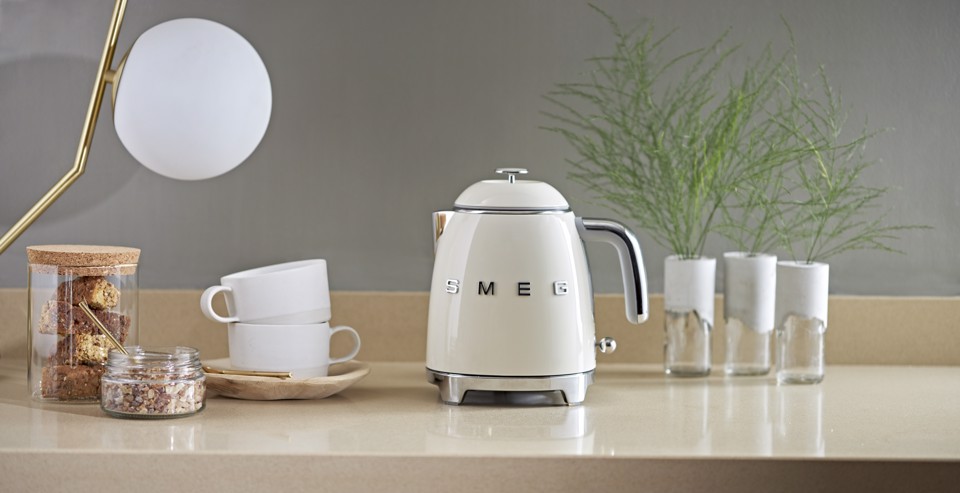 Smeg Mini Bollitore 50's Style – Panna LUCIDO – KLF05CREU