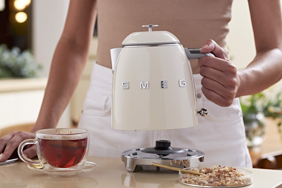Smeg Mini Bollitore 50's Style – Panna LUCIDO – KLF05CREU