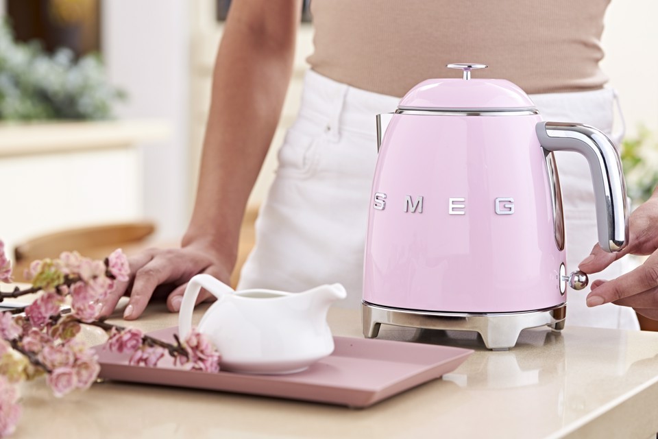Smeg Mini Bollitore 50's Style – Rosa LUCIDO – KLF05PKEU