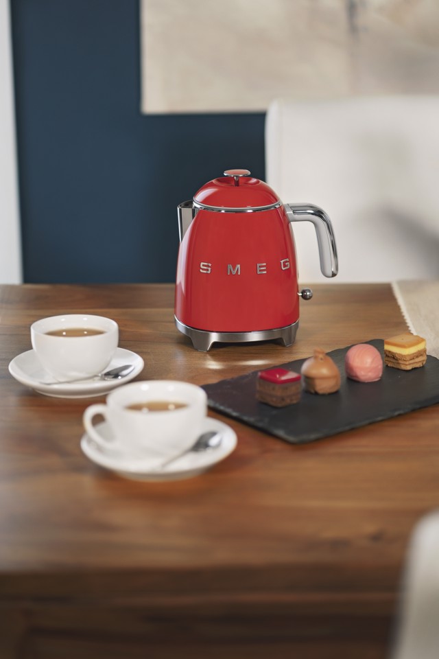 Smeg Mini Bollitore 50's Style – Rosso LUCIDO – KLF05RDEU