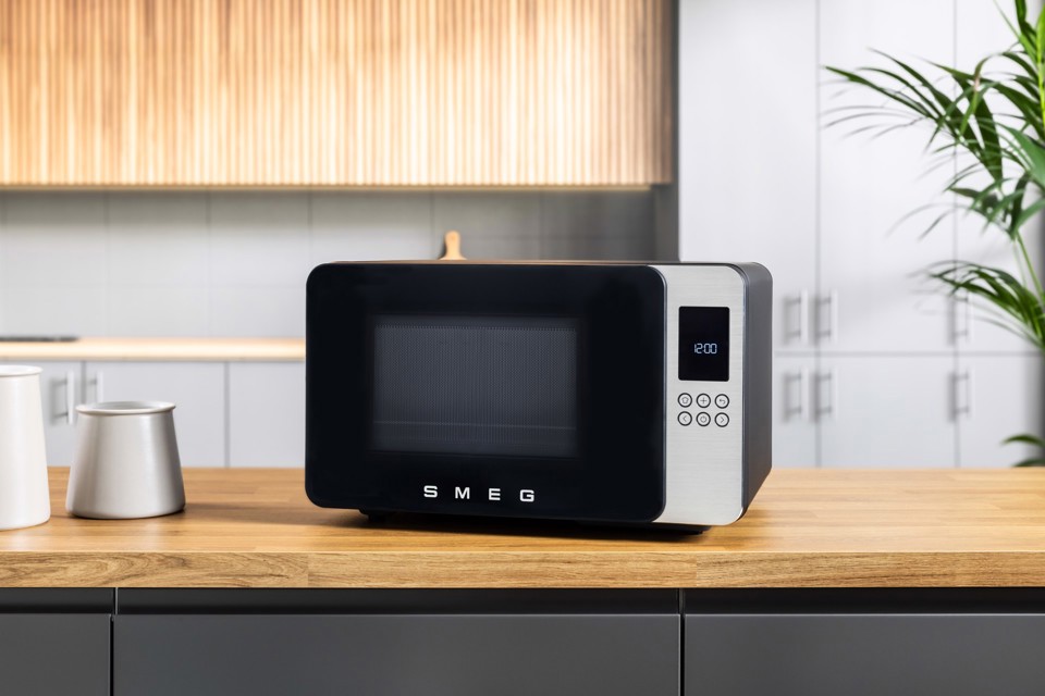 Smeg MOC01BLMEU forno a microonde Nero Microonde con grill Superficie piana 29 L 1450 W