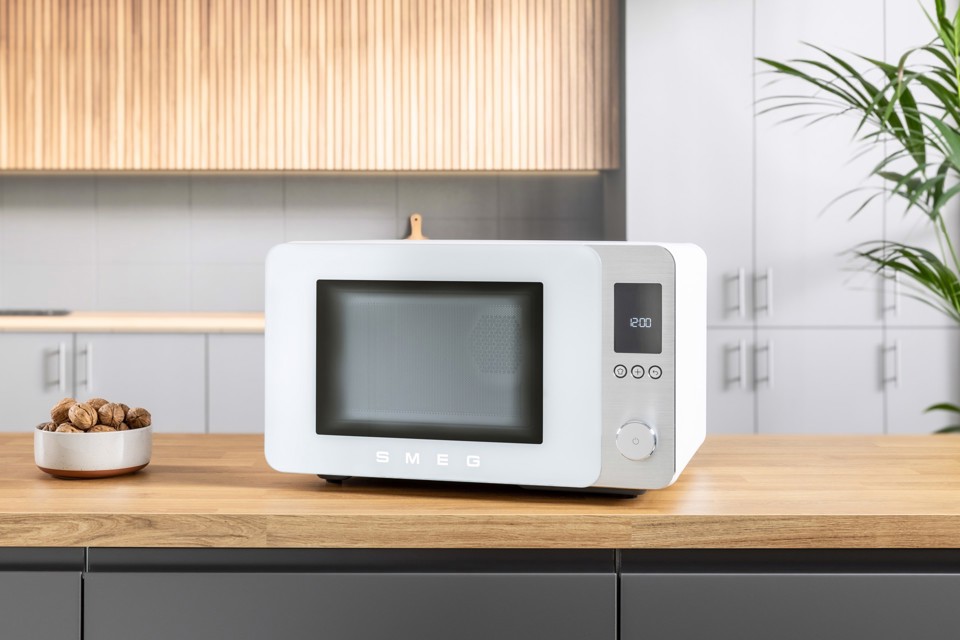 Smeg MOC02WHMEU forno a microonde Bianco Microonde combinato Superficie piana 27 L 1450 W