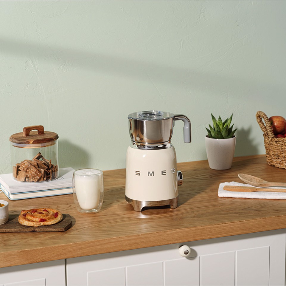 Smeg Montalatte 50's Style – Panna LUCIDO – MFF11CREU