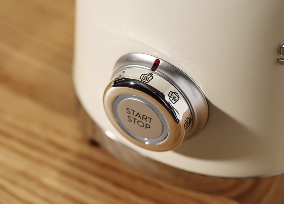 Smeg Montalatte 50's Style – Panna LUCIDO – MFF11CREU