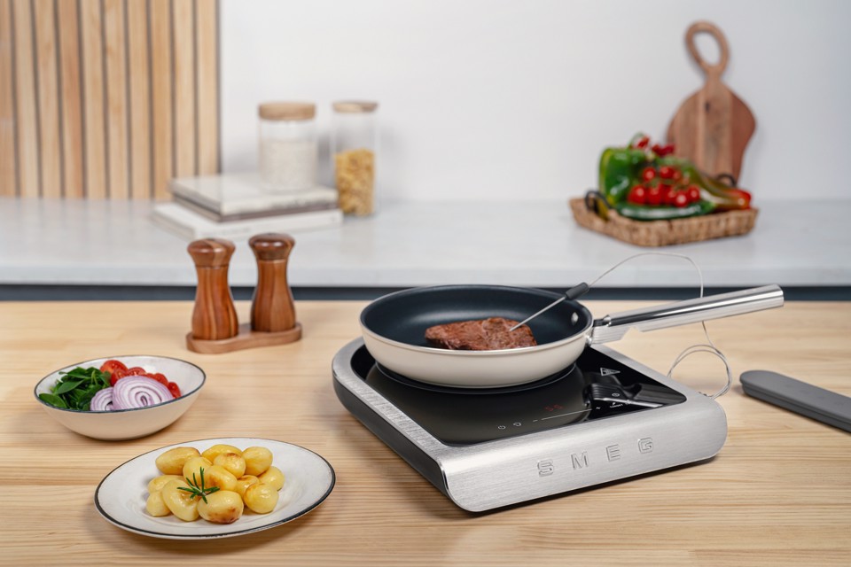Smeg Piastra a induzione portatile Linea Collezione - Nero Opaco - PIC01BLMEU