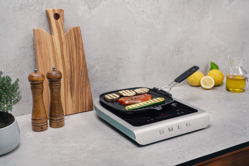 Smeg Piastra a induzione portatile Linea Collezione - Verde Smeraldo Opaco - PIC01EGMEU