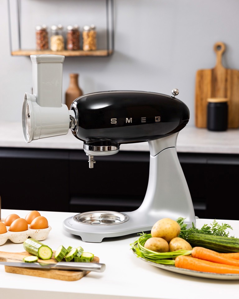 Smeg SMF04BLEU sbattitore Sbattitore con base 800 W Nero