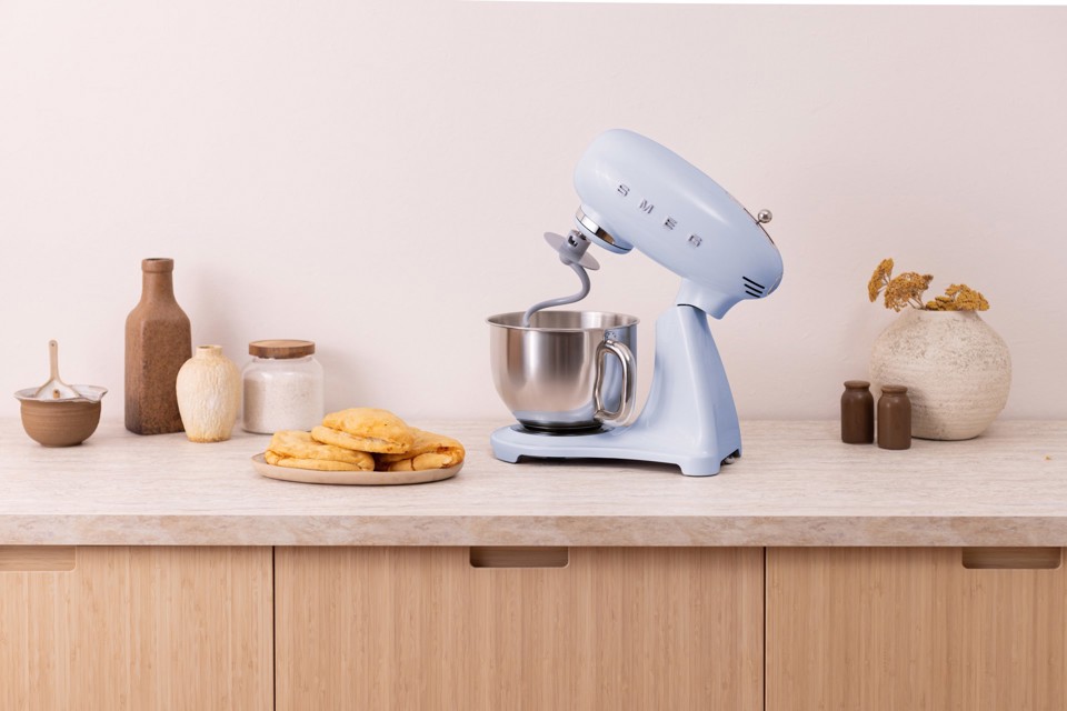 Smeg SMF05PBEU sbattitore Sbattitore con base 1000 W Blu