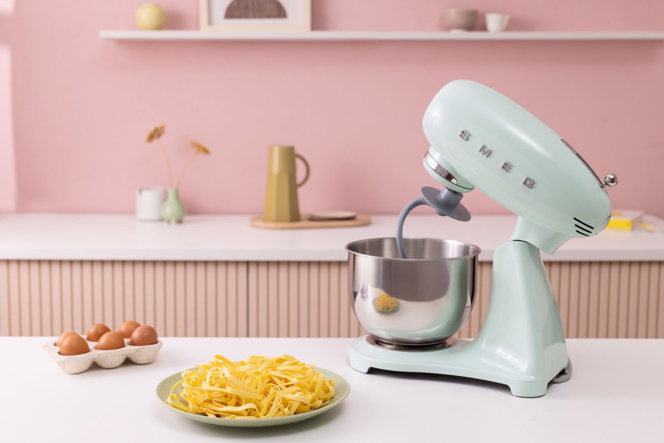 Smeg SMF05PGEU sbattitore Sbattitore con base 1000 W Verde