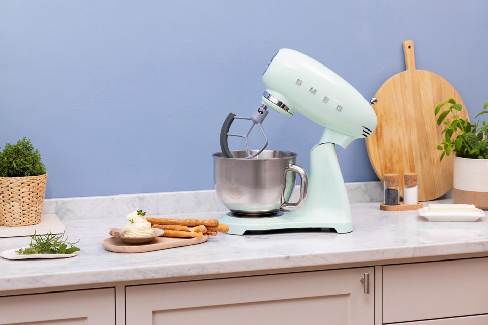 Smeg SMF05PGEU sbattitore Sbattitore con base 1000 W Verde