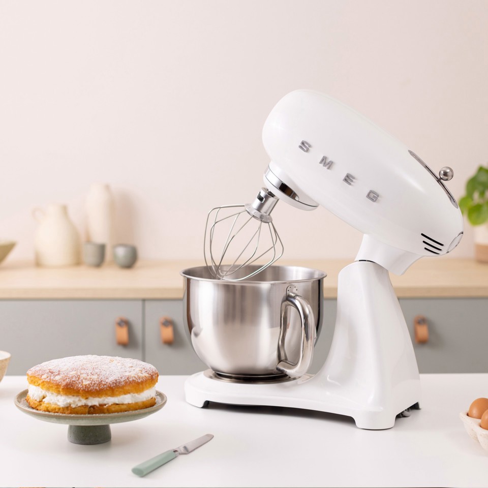 Smeg SMF05WHEU sbattitore Sbattitore con base 1000 W Bianco