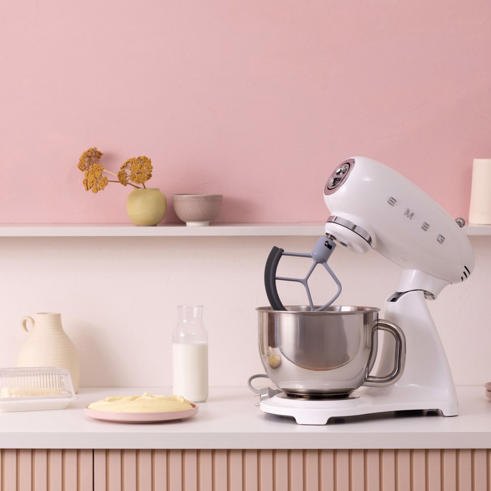 Smeg SMF05WHEU sbattitore Sbattitore con base 1000 W Bianco