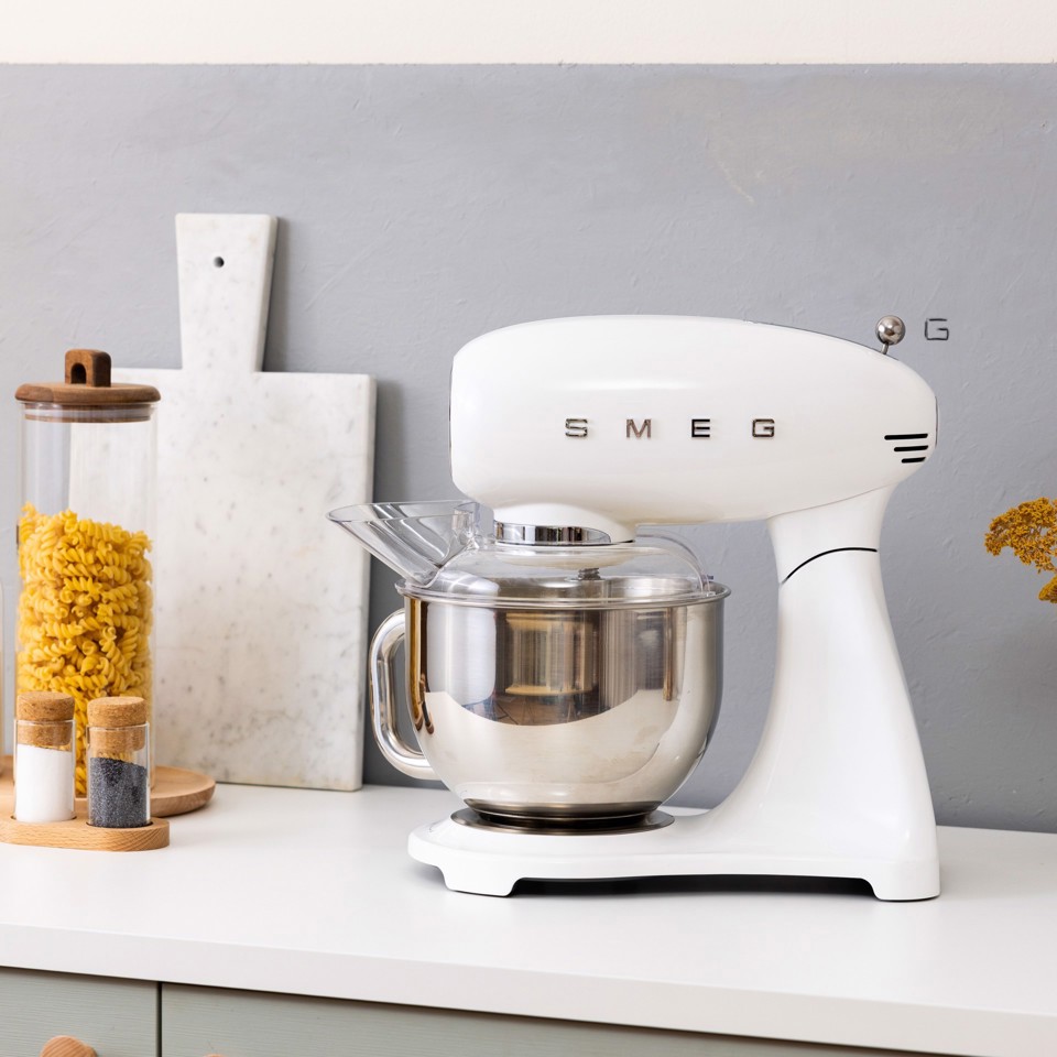 Smeg SMF05WHEU sbattitore Sbattitore con base 1000 W Bianco