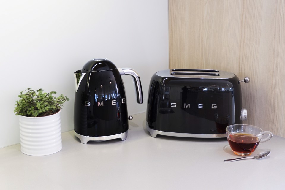 Smeg Tostapane 50's Style – Nero LUCIDO 2x2 – TSF01BLEU