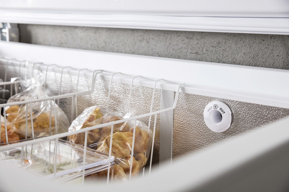 Whirlpool WHE2535 FO 2 Congelatore verticale Libera installazione 255 L E Bianco