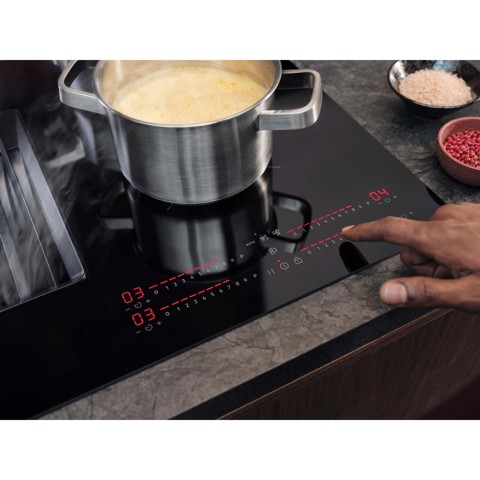 AEG TH84CB03FB Nero Da incasso 80 cm Piano cottura a induzione 5 Fornello(i) Cappa da incasso