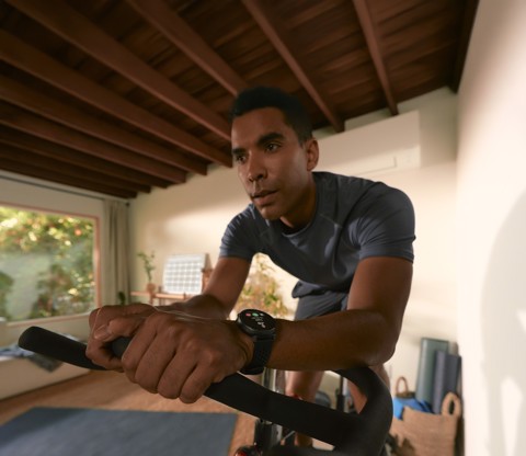 Amazfit Active Max display ultra luminoso da 1,5 pollici, 4 GB di memoria, mappe offline, monitoraggio dell'energia BioCharge