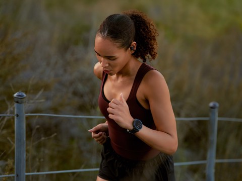 Amazfit Active Max display ultra luminoso da 1,5 pollici, 4 GB di memoria, mappe offline, monitoraggio dell'energia BioCharge