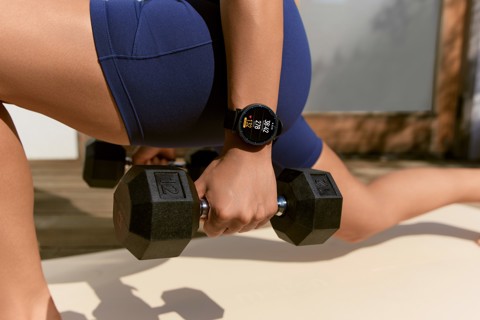 Amazfit Active Max display ultra luminoso da 1,5 pollici, 4 GB di memoria, mappe offline, monitoraggio dell'energia BioCharge