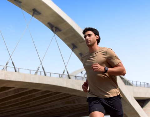 Amazfit Active Max display ultra luminoso da 1,5 pollici, 4 GB di memoria, mappe offline, monitoraggio dell'energia BioCharge