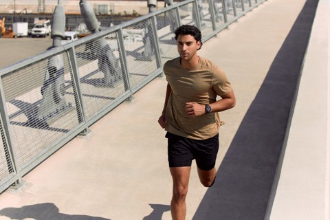 Amazfit Active Max display ultra luminoso da 1,5 pollici, 4 GB di memoria, mappe offline, monitoraggio dell'energia BioCharge