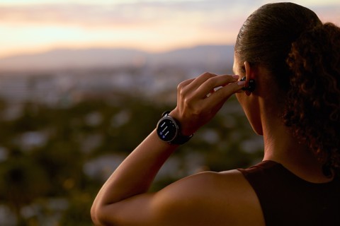 Amazfit Active Max display ultra luminoso da 1,5 pollici, 4 GB di memoria, mappe offline, monitoraggio dell'energia BioCharge