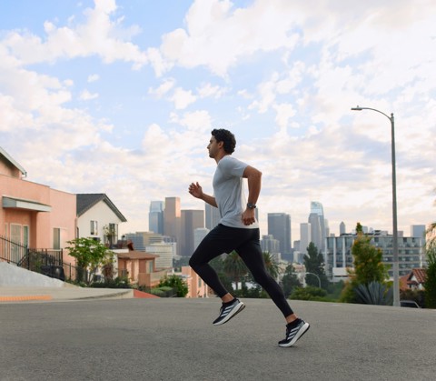 Amazfit Active Max display ultra luminoso da 1,5 pollici, 4 GB di memoria, mappe offline, monitoraggio dell'energia BioCharge