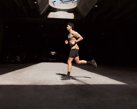 Amazfit Active Max display ultra luminoso da 1,5 pollici, 4 GB di memoria, mappe offline, monitoraggio dell'energia BioCharge