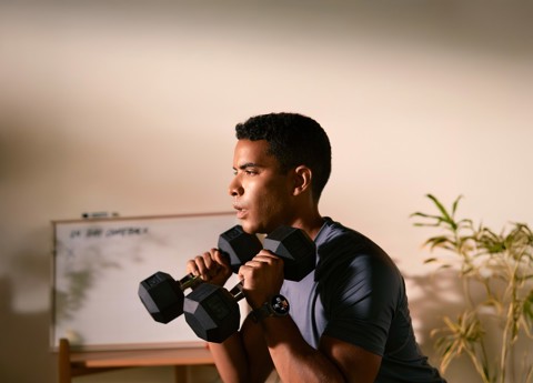 Amazfit Active Max display ultra luminoso da 1,5 pollici, 4 GB di memoria, mappe offline, monitoraggio dell'energia BioCharge