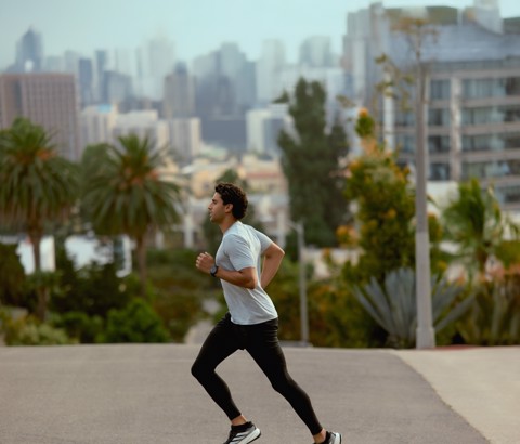 Amazfit Active Max display ultra luminoso da 1,5 pollici, 4 GB di memoria, mappe offline, monitoraggio dell'energia BioCharge