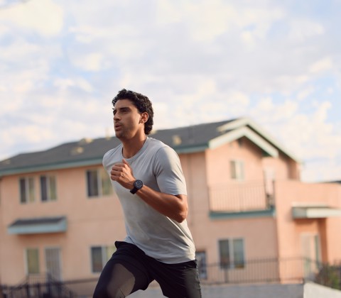 Amazfit Active Max display ultra luminoso da 1,5 pollici, 4 GB di memoria, mappe offline, monitoraggio dell'energia BioCharge