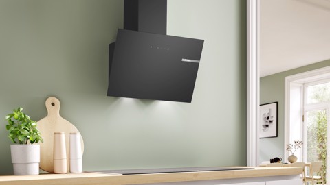 Bosch Serie 2 DWK65DK60 Cappa a muro inclinata 60 cm 3 velocità + 1 intensiva Nero Classe A