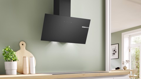 Bosch Serie 2 DWK85DK60 Cappa a muro inclinata 80 cm 3 velocità + 1 intensiva Nero Classe A