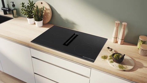 Bosch Serie 4 PVS831B16E Piano con cappa integrata 80 cm CombInduction Nero Classe B