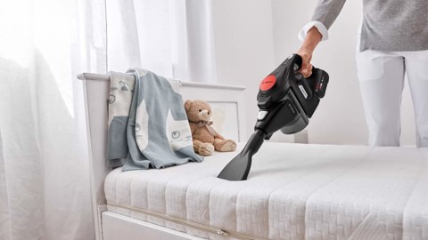 Bosch Serie 8 BCS82PWR25 scopa elettrica Aspirapolvere a bastone Batteria Secco Senza sacchetto 0,4 L Nero, Rosso 5 Ah