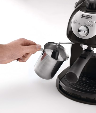 De’Longhi EC201CD.B - Macchina da Caffè Manuale Espresso e Cappuccino, Polvere e Cialde E.S.E., 1L, 1100W, Nero