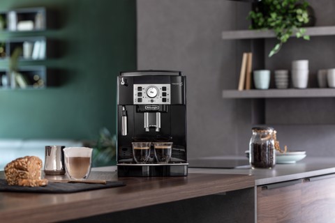 De’Longhi Magnifica S - Macchina Automatica per Caffè in Chicchi, Cappuccinatore Manuale, 2 Bevande, Nero (ECAM21.110.B)