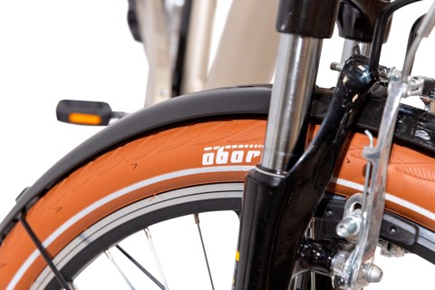 EMG  Bici Elettrica City-bike vintage Audrey con ruota da 26", freni V-brake, motore 250W batteria ultra slim 13Ah, cambio Shimano