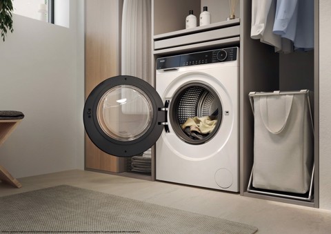 Haier X Series 5, Lavatrice Carica Frontale 8 KG, 30% più efficente della classe A, 1400 giri, Bianco, AI PowerDrive, Vapore, Wi-Fi, Smart AI, Super Fast 15', HW80-BP14357U-IT
