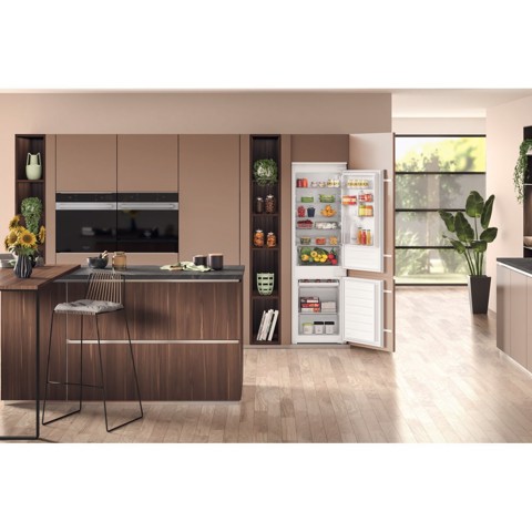 Hotpoint Ariston Ariston Frigorifero combinato ad incasso HAC18D031A1 Made in Italy