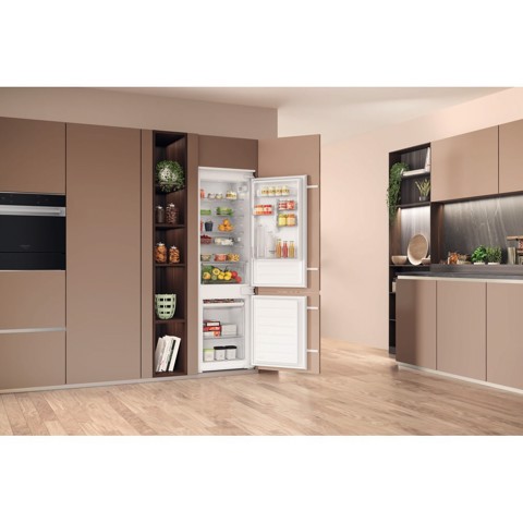 Hotpoint Ariston Ariston Frigorifero combinato ad incasso HAC18D031A1 Made in Italy