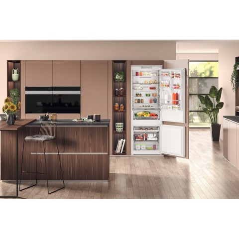 Hotpoint Ariston Frigorifero combinato ad incasso HA SP70 T121