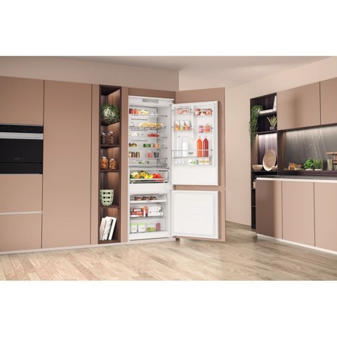 Hotpoint Ariston Frigorifero combinato ad incasso HA SP70 T121