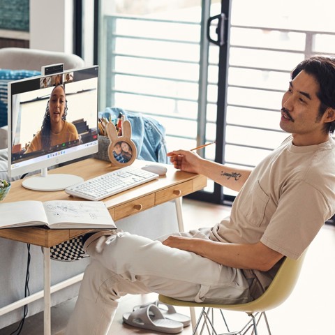 HP 24-cr0011nl PC AMD Ryzen™ 5 7520U 60,5 cm (23.8") 1920 x 1080 Pixel PC All-in-one 8 GB LPDDR5-SDRAM 512 GB SSD Windows 11 Home Wi-Fi 6 (802.11ax) Bianco