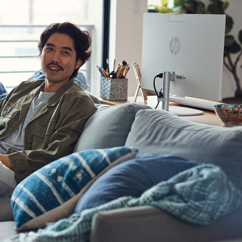 HP 24-cr0011nl PC AMD Ryzen™ 5 7520U 60,5 cm (23.8") 1920 x 1080 Pixel PC All-in-one 8 GB LPDDR5-SDRAM 512 GB SSD Windows 11 Home Wi-Fi 6 (802.11ax) Bianco