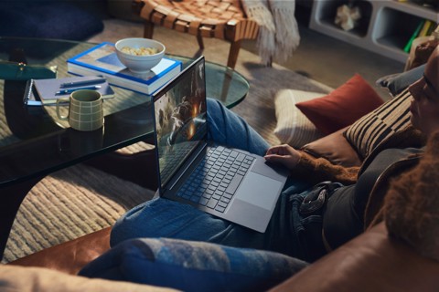 HP E70D7EA laptop Computer portatile 35,6 cm (14") 2K 16 GB LPDDR5x-SDRAM 512 GB SSD Wi-Fi 6E (802.11ax) Windows 11 Home AI PC